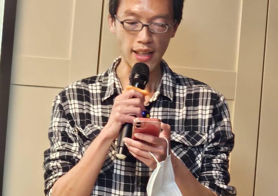 監獄工作身心俱疲，初結佛緣念誦經文